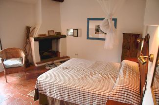 Accommodation double bed in Tuscany